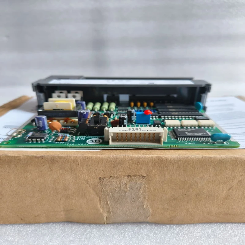 Allen-Bradley 1746-OB16 SLC 500 16-Point 24V DC Source Output Module thumbnail 7024